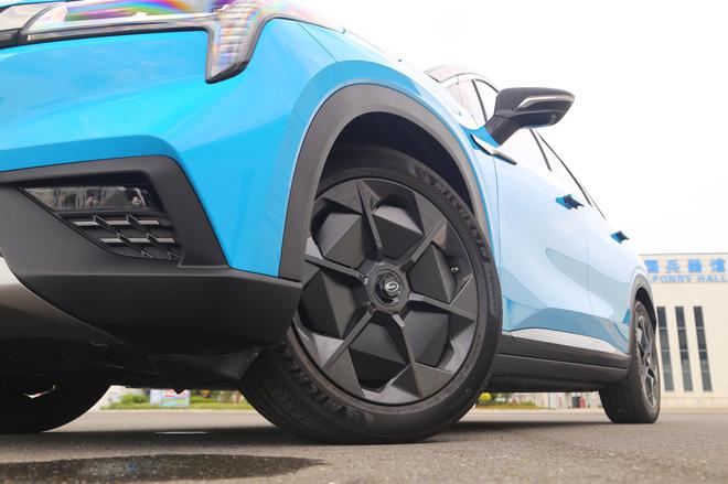 Guangzhou Automobile New Energy Aion LX was officially listed at a price of 249.6-349.6 million yuan.