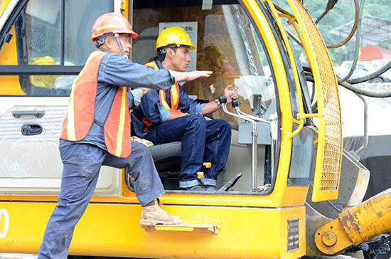 Master China and Ecuadorian apprentice