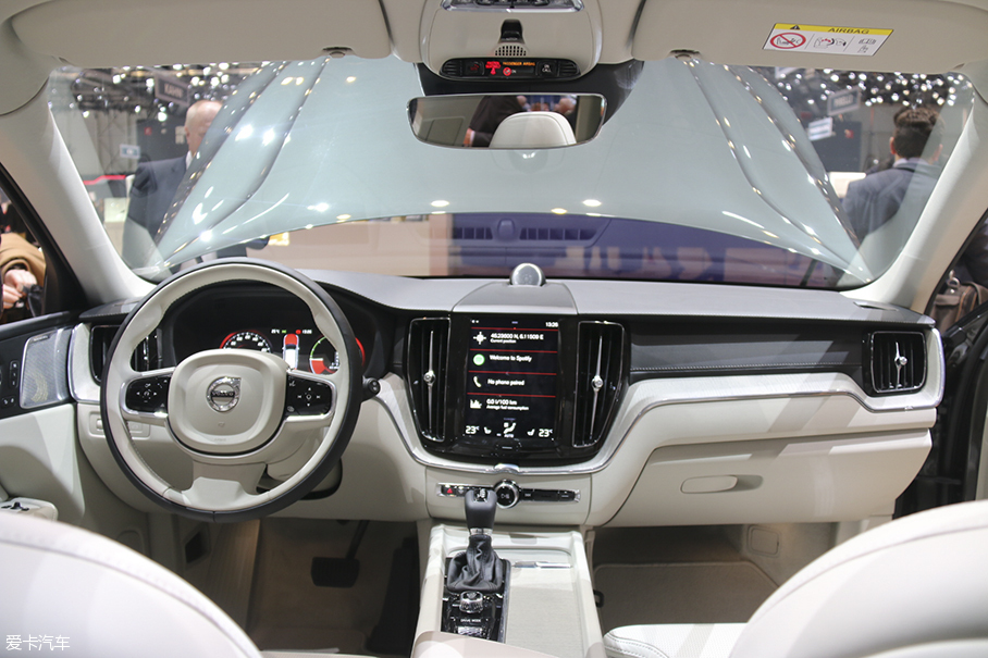 Create a new Volvo XC60 based on SPA platform.