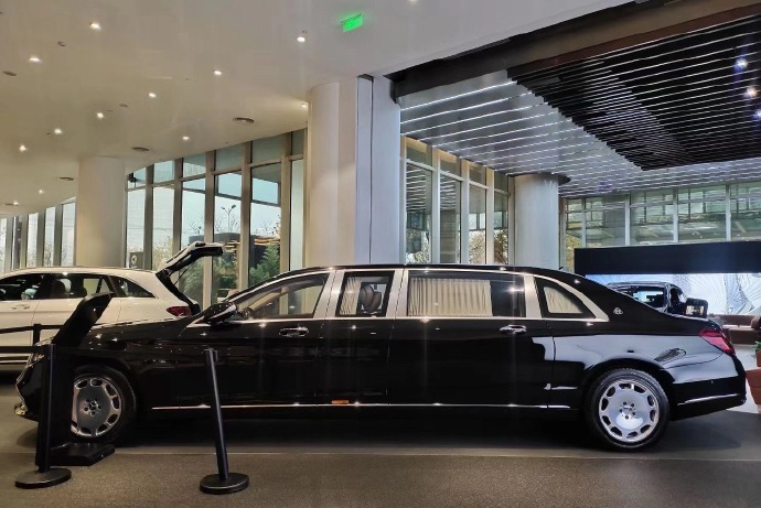 Mercedes-Benz Maybach Pullman S680 The Return of the King